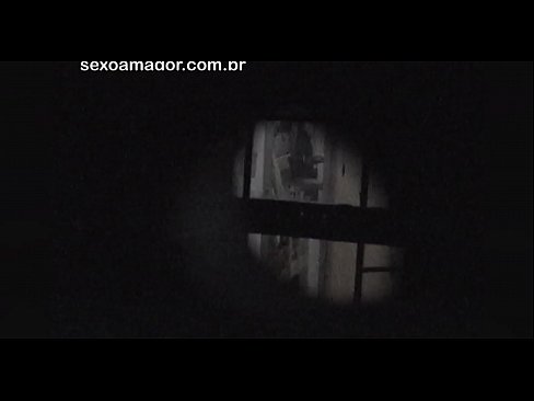 ❤️ Si Blondie ay lihim na nakunan ng video ng isang voyeur ng kapitbahayan na nakatago sa likod ng mga guwang na brick ❤️❌ Porno sa tl.doujin-sexy.ru ❌